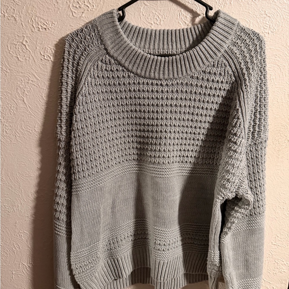 Universal Thread Light Gray Textured Crewneck Sweater
